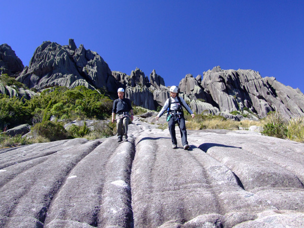 Scrambling on Agulhas Negras.