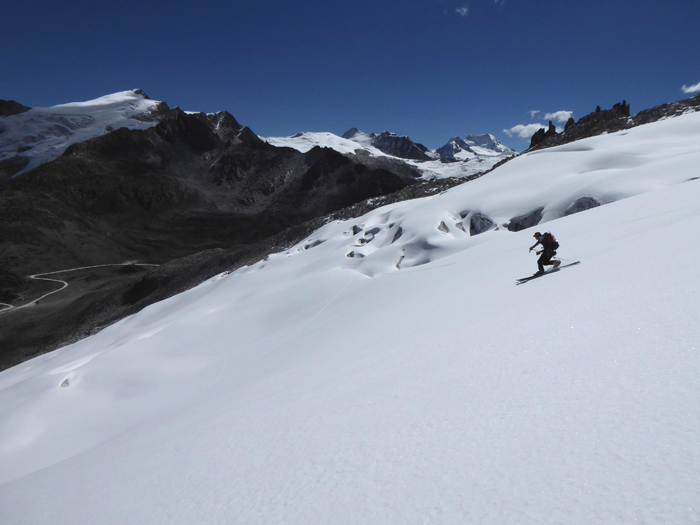 Skiing on Wila Llojeta at 5000m. 