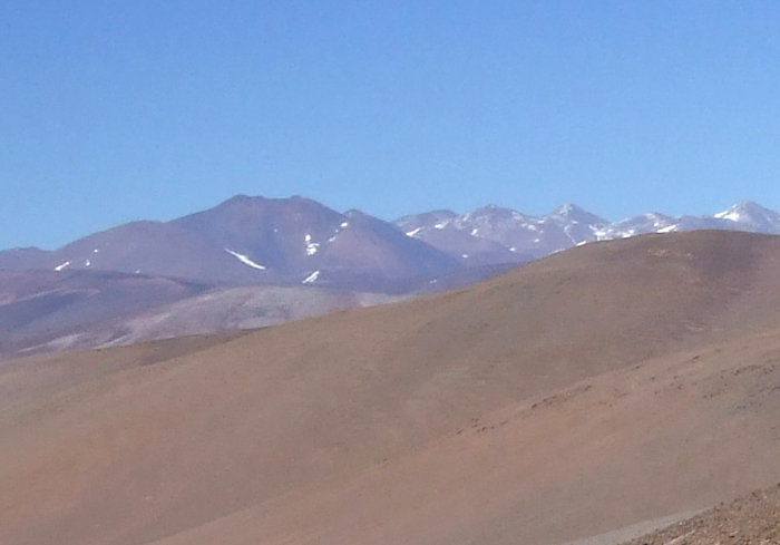 Nacimiento del Jague from above Coipa, with the eastern peaks of the Pissis massif on the right. 