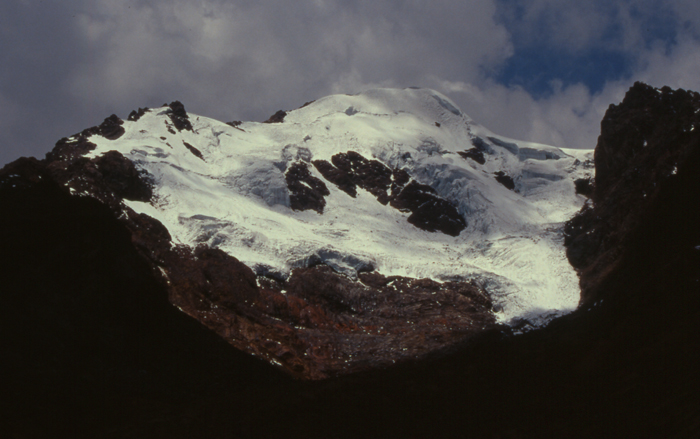 Suerococha from the west, the glacier has now receded a lot.